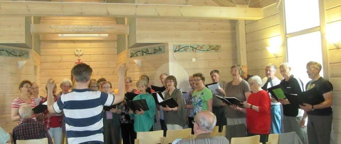Kuoron kevätlaulajaiset Kasvun kappelissa Papinniemessä toukokuussa 2014